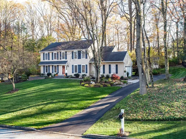 105 Hickory Dr, Downingtown, PA 19335