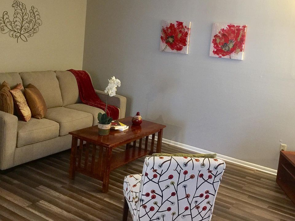 1st image of 102 Primera Dr APT 6