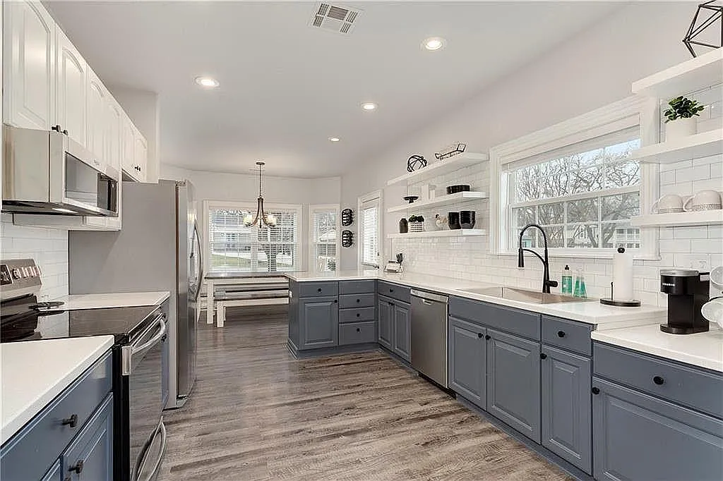 3 bed, 2115 sqft, $4,000 — Photo 3