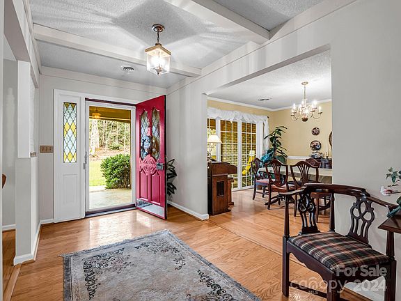 2nd image of 224 Sherwood Ln