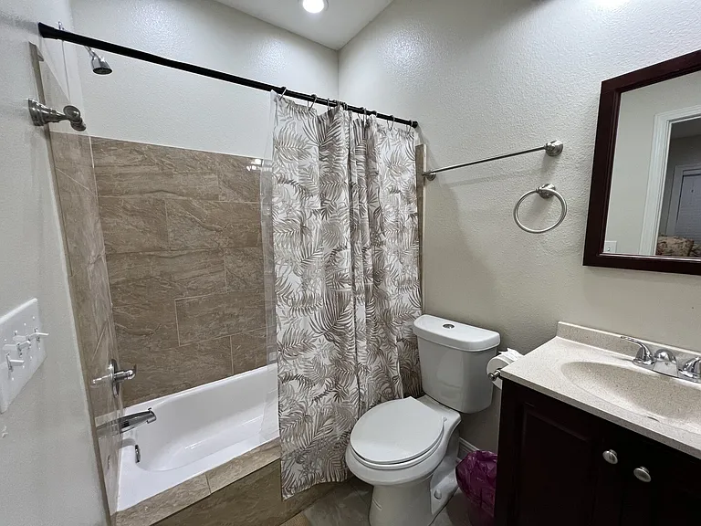 Louisiana Avenue Pkwy — Photo 2