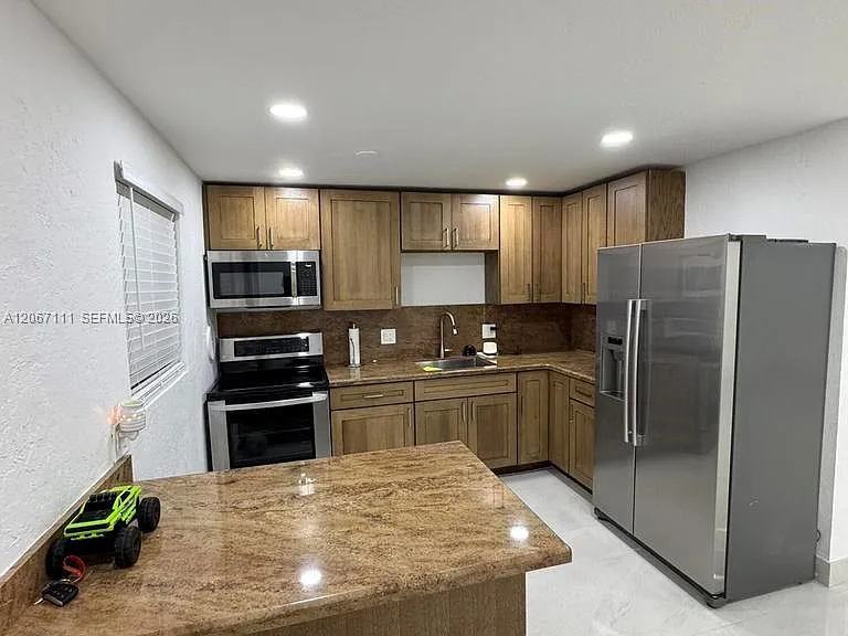 664 Colson Dr — Photo 4