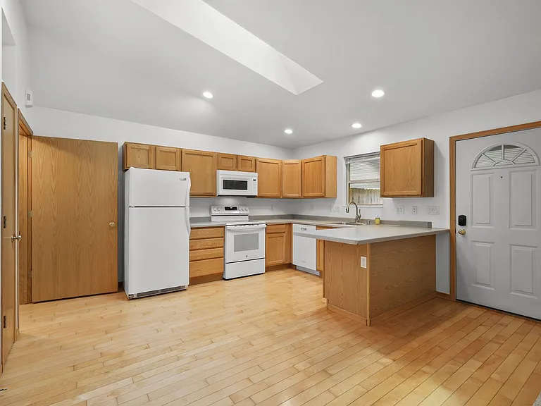 1652 Washington St — Photo 19