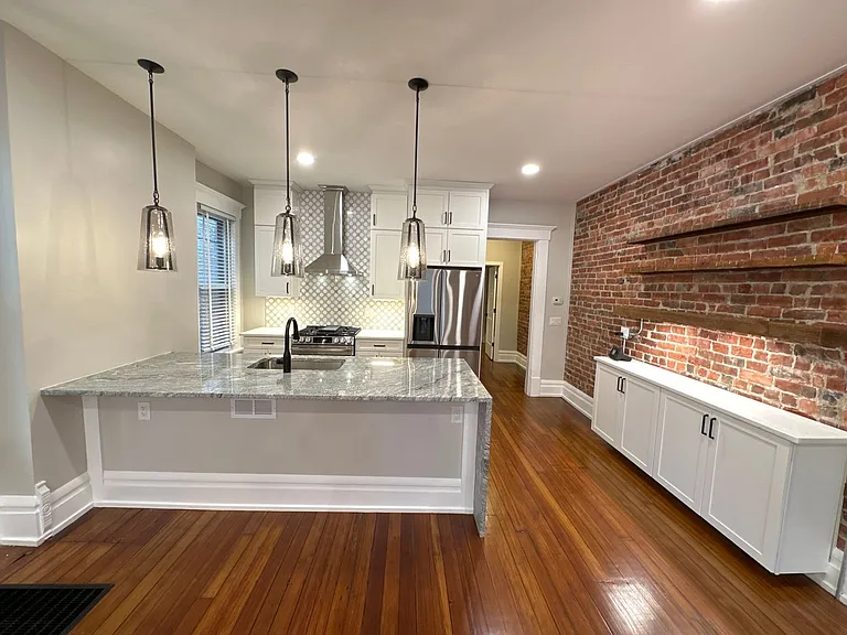 Dennison Ave 866-868 CR — Photo 6