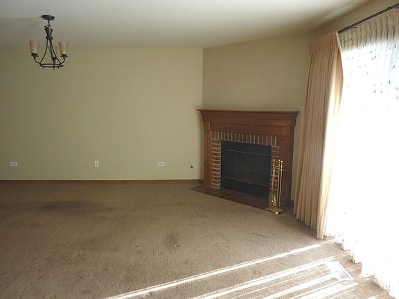 3rd image of 2849 Meadow Ln