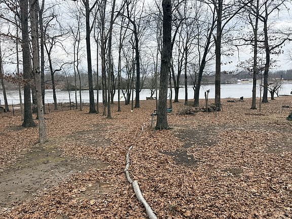 3rd image of 562 Lakeshore Dr