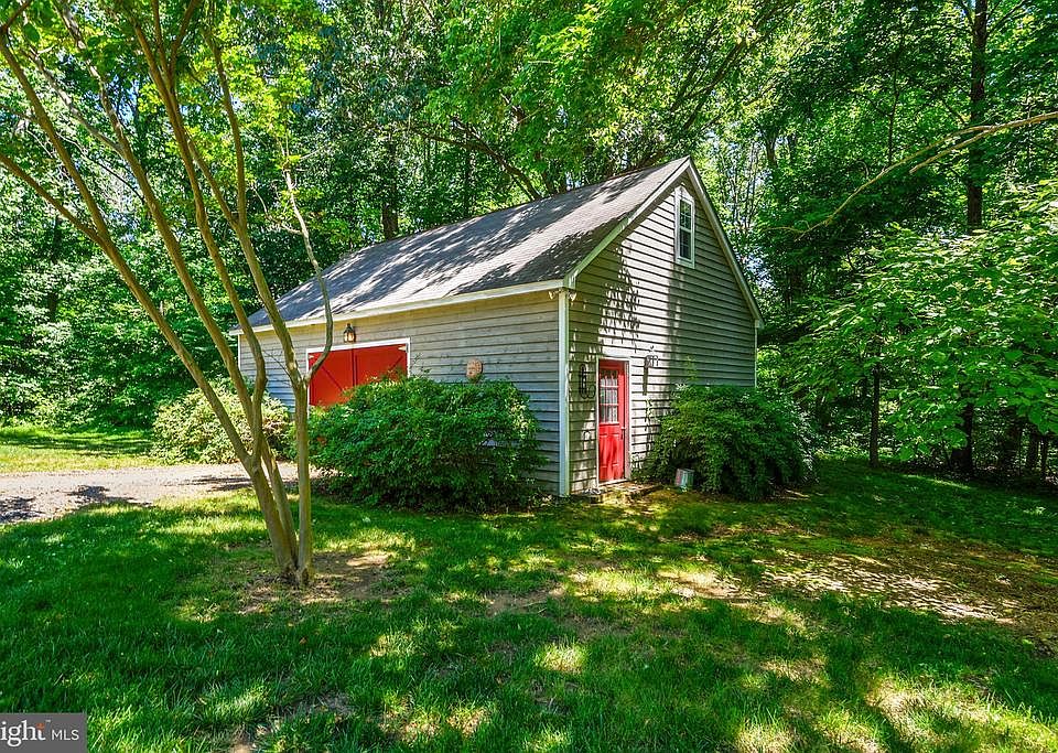 2nd image of 26 Batchelors Choice Ln