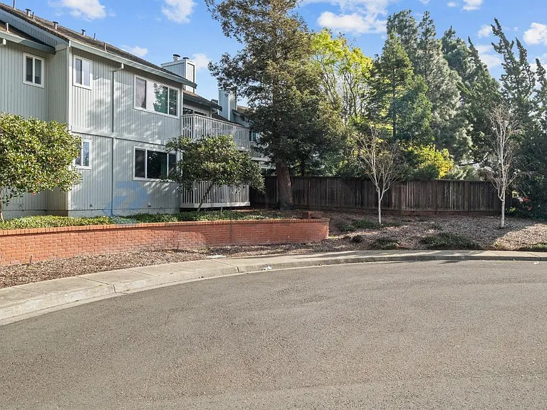 1894 Shirley Dr — Photo 31