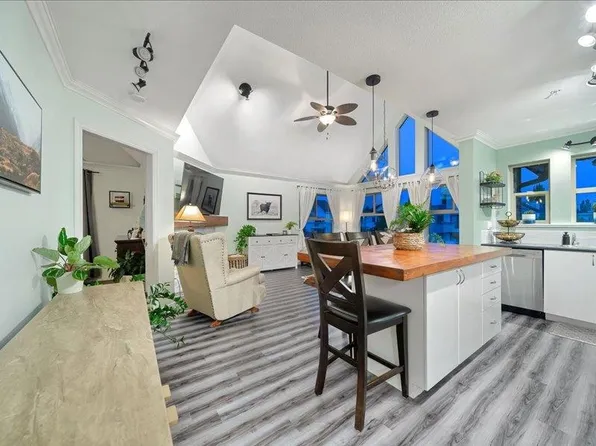 20237 54th Ave #408, Langley, BC V3A 3W2