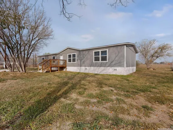 19124 La Gloria, Elmendorf, TX 78112