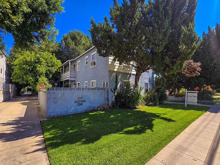 1610 Grismer Ave — Photo 1