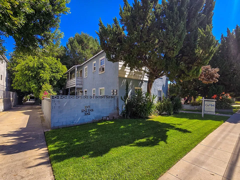 1610 Grismer Ave