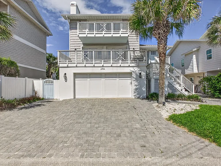 1766 Beach Ave — Photo 2