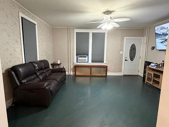 3rd image of 124 Long Ave