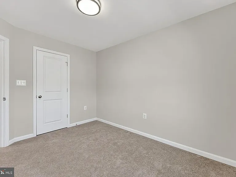 159 Presidents Pointe Ave #159 — Photo 6
