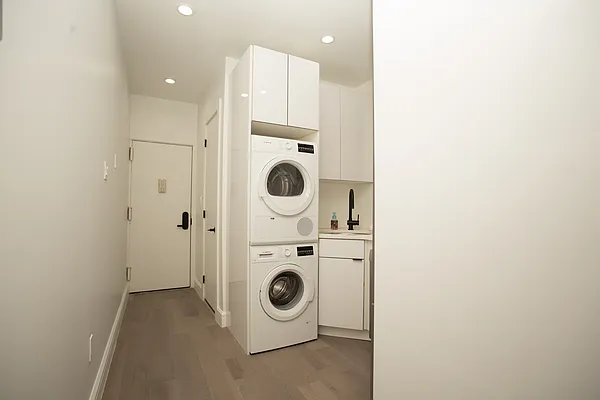 Rented by Blip LLC | media 21