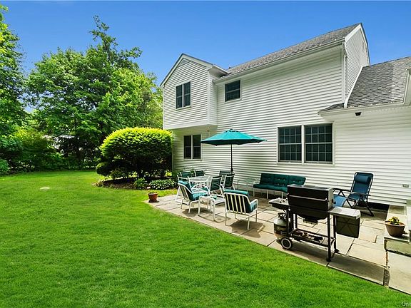 4th image of 71 Poillon Dr