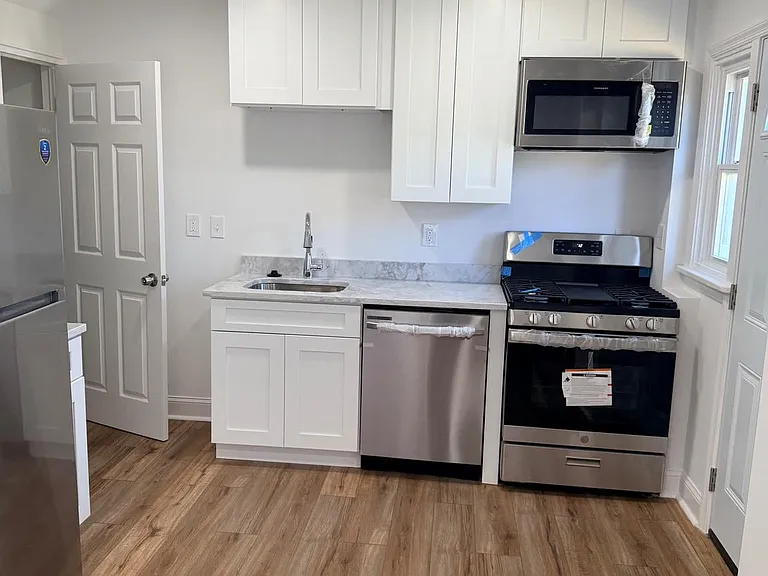 608 Chaplin St SE — Photo 4