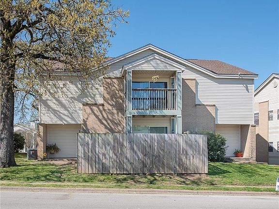 2nd image of 1108 Autumn Cir #A-d