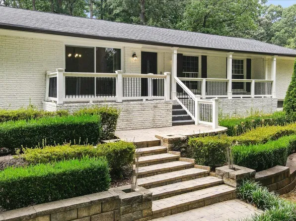 620 Spalding Dr, Sandy Springs, GA 30328