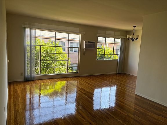 3rd image of 4464 Hazeltine Ave APT 8A