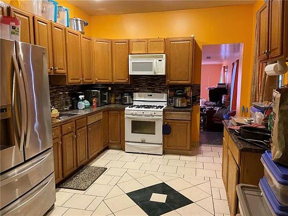 5th image of 241 N 11th St