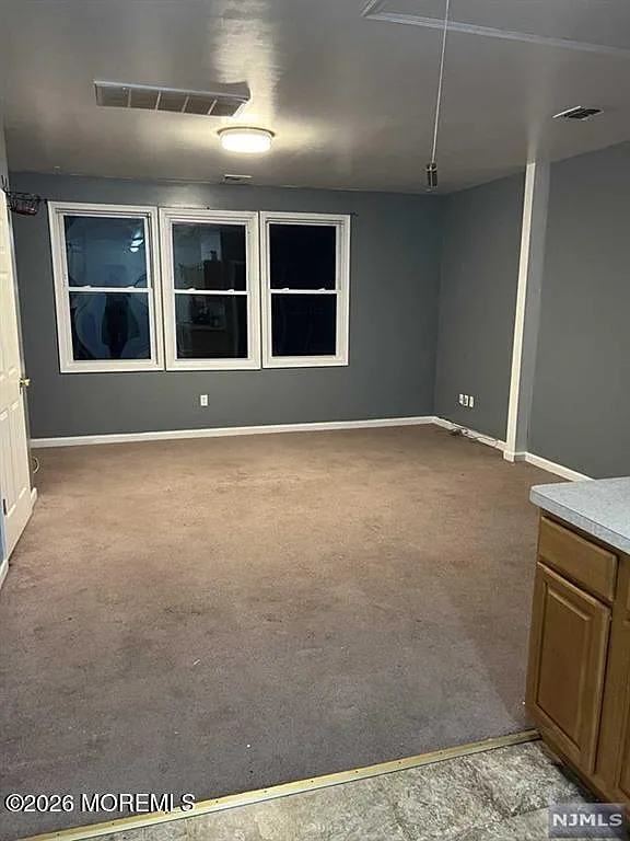 Building Photo - 154 Maple Ave #2