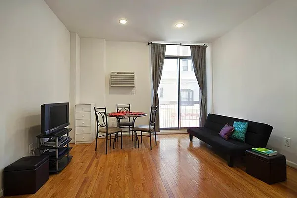 Rented by iList, LLC | media 1