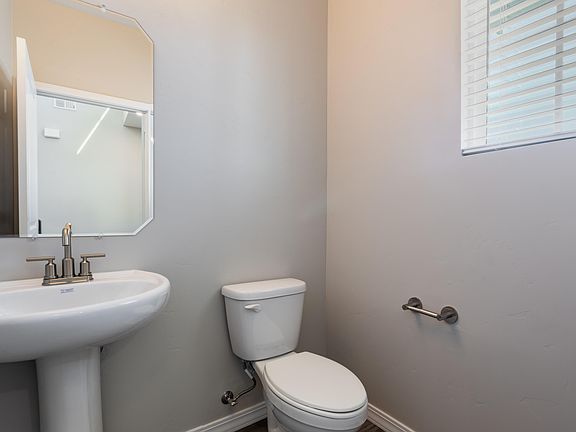 3rd image of 1917 Stryker Rd SE