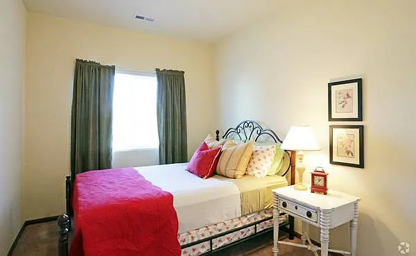 Adam Ridge Condos — Photo 9