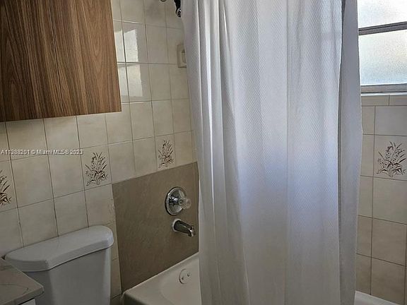 5th image of 3054 NW 18th St #1