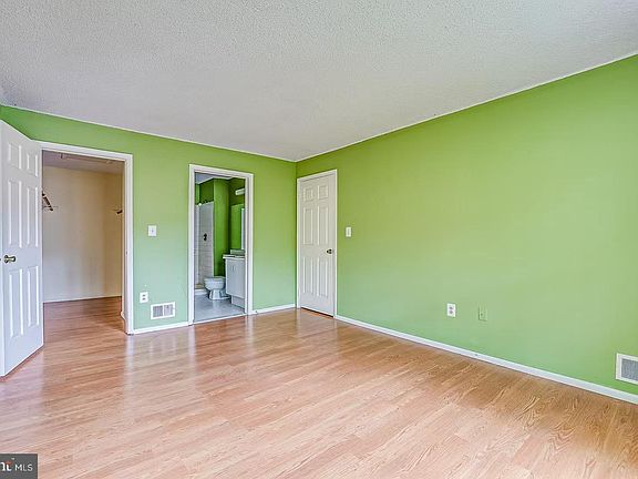 5th image of 24 Chamberlin Ct