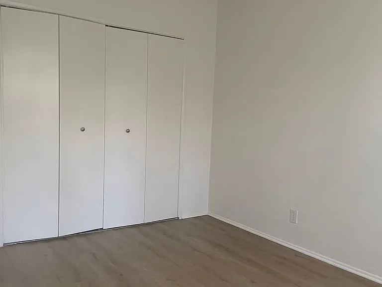 320 S Elm Dr — Photo 10