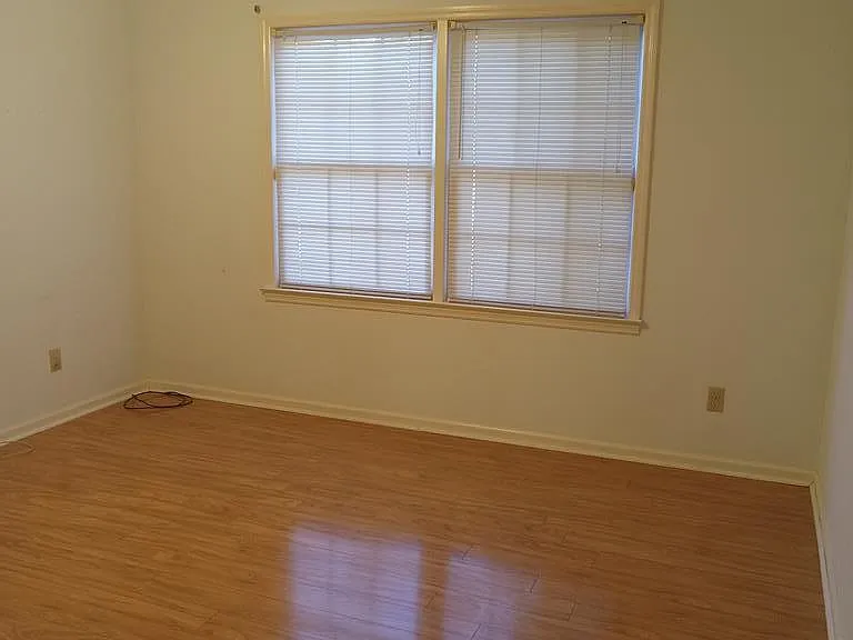 2243 Oakgrove Cir — Photo 35