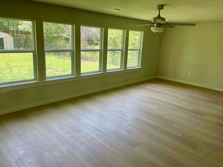 411 W Bluff St — Photo 4