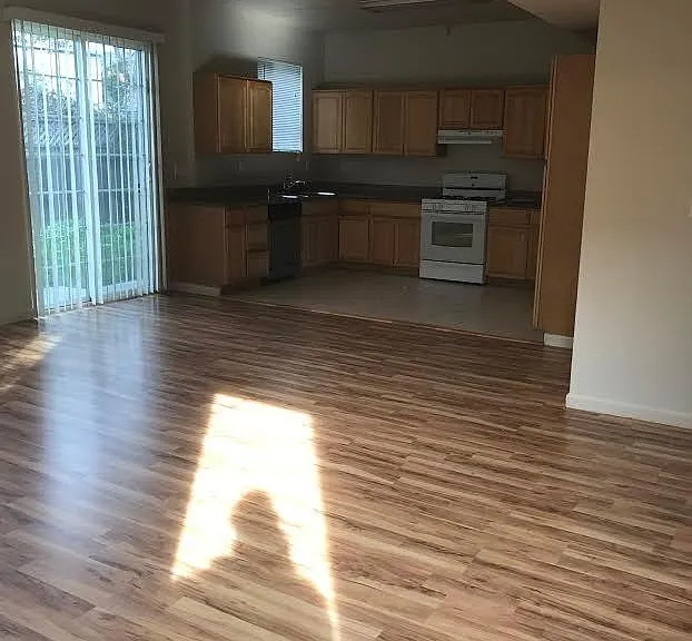 2233 84th Ave — Photo 7