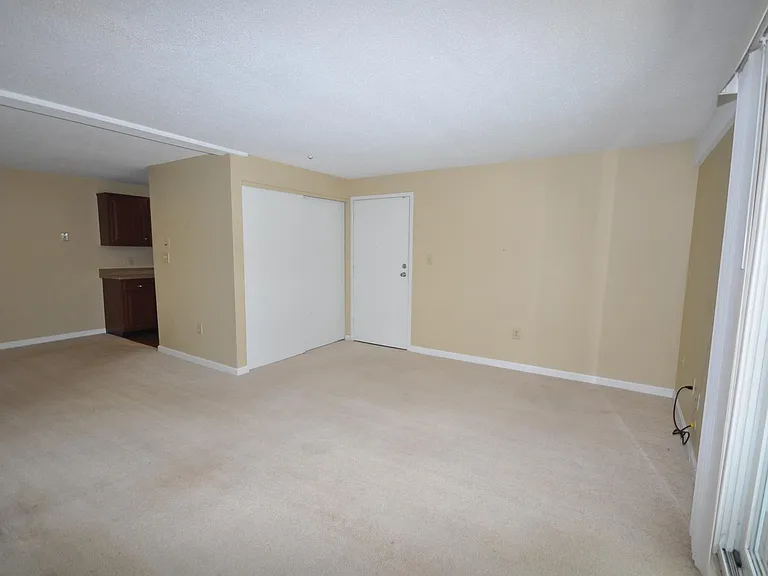 2 Post Oak Ln #8 — Photo 4