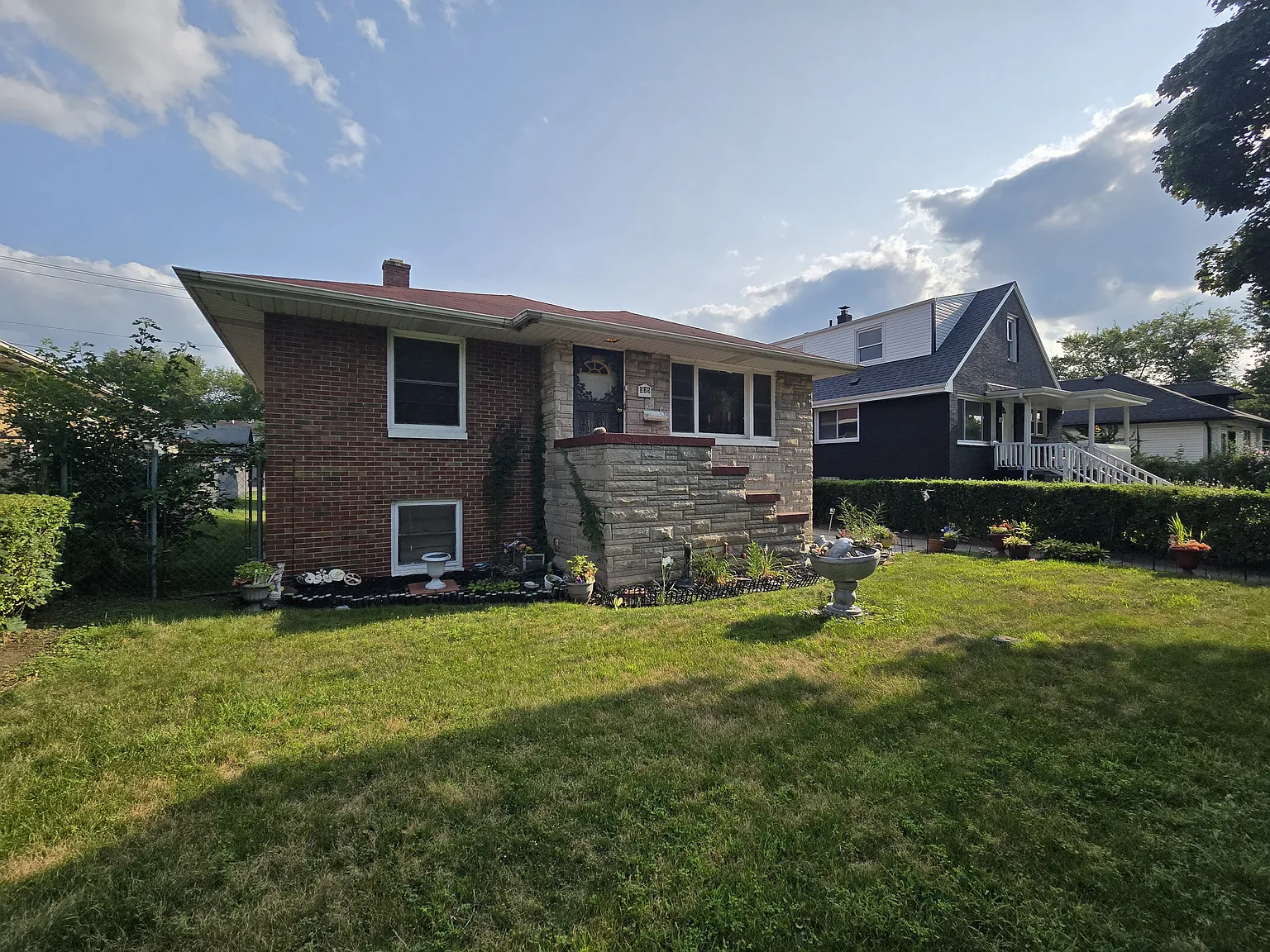 3 bed, 2128 sqft, $1,700 — Photo 3