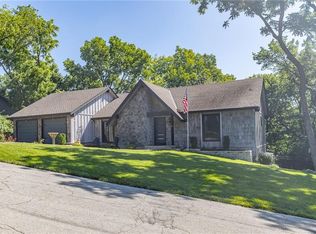 8605 Deer Run St, Lenexa, KS 66220