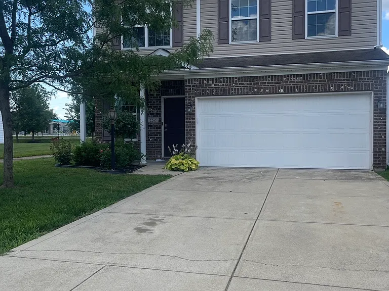 2263 Shadow Bend Dr — Photo 2
