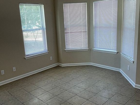 3rd image of 9245 Cedar Ct