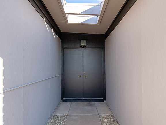 2nd image of 5010 W Beverly Ln