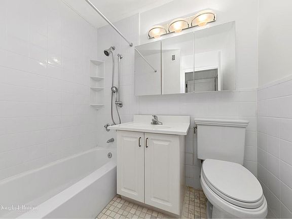 5th image of 1601 3rd Ave APT 4B