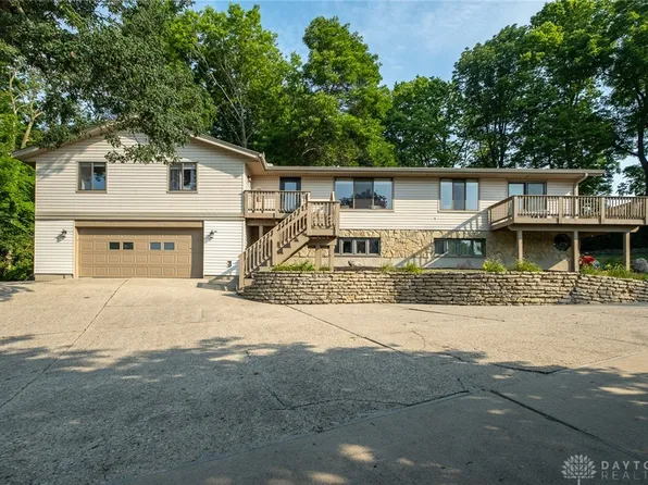 2912 Stauffer Dr, Dayton, OH 45434
