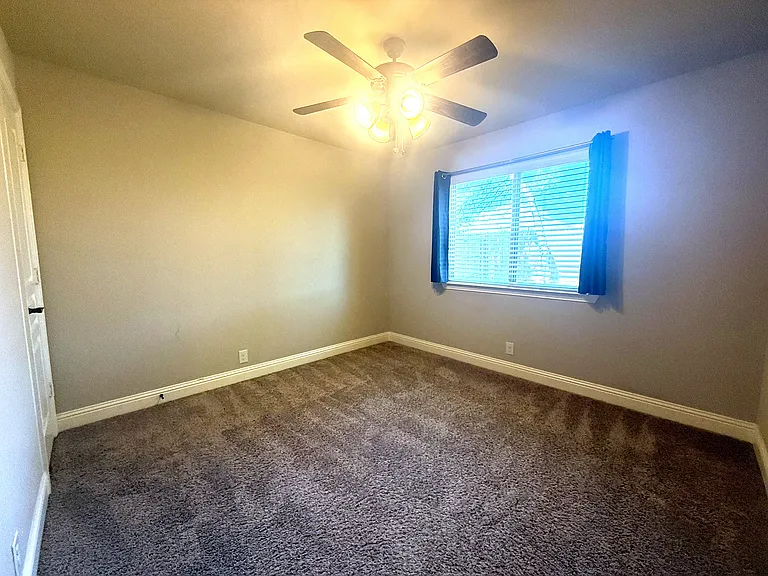 1109 Abbey Ln — Photo 27