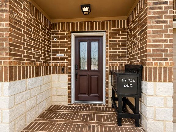 3rd image of 4605 Meadow Way Dr