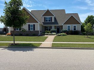656 Arnie St, Combined Locks, WI 54113
