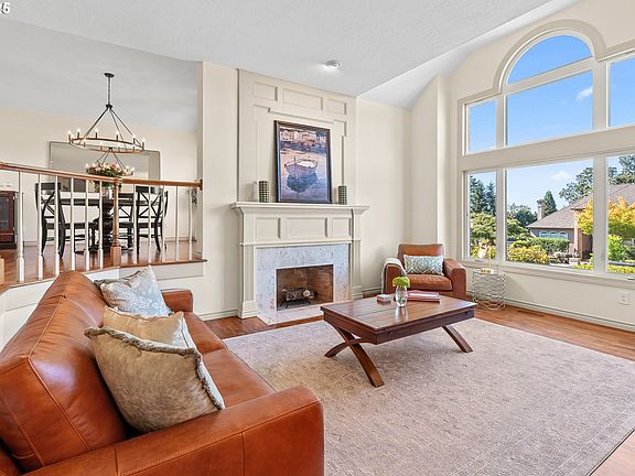 5th image of 2095 Wellington Dr