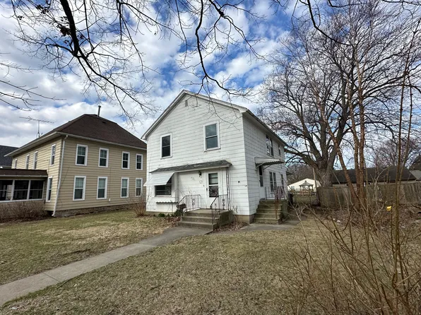 121 N Stott St, Genoa, IL 60135
