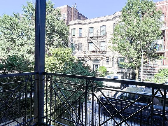 3rd image of 3754 N Wilton Ave APT 1N